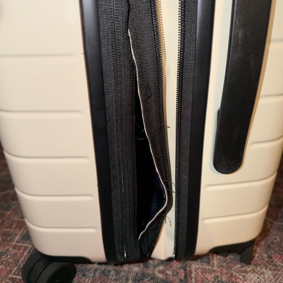 Away Carry-On Flex - Picture 4 of 7